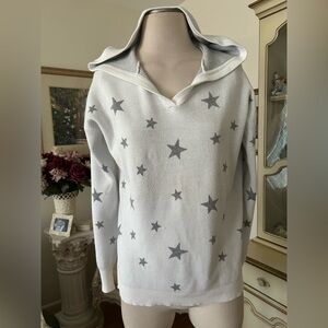 Marled White and Gray Star V-Neck Hooded Sweater Size M C:4411